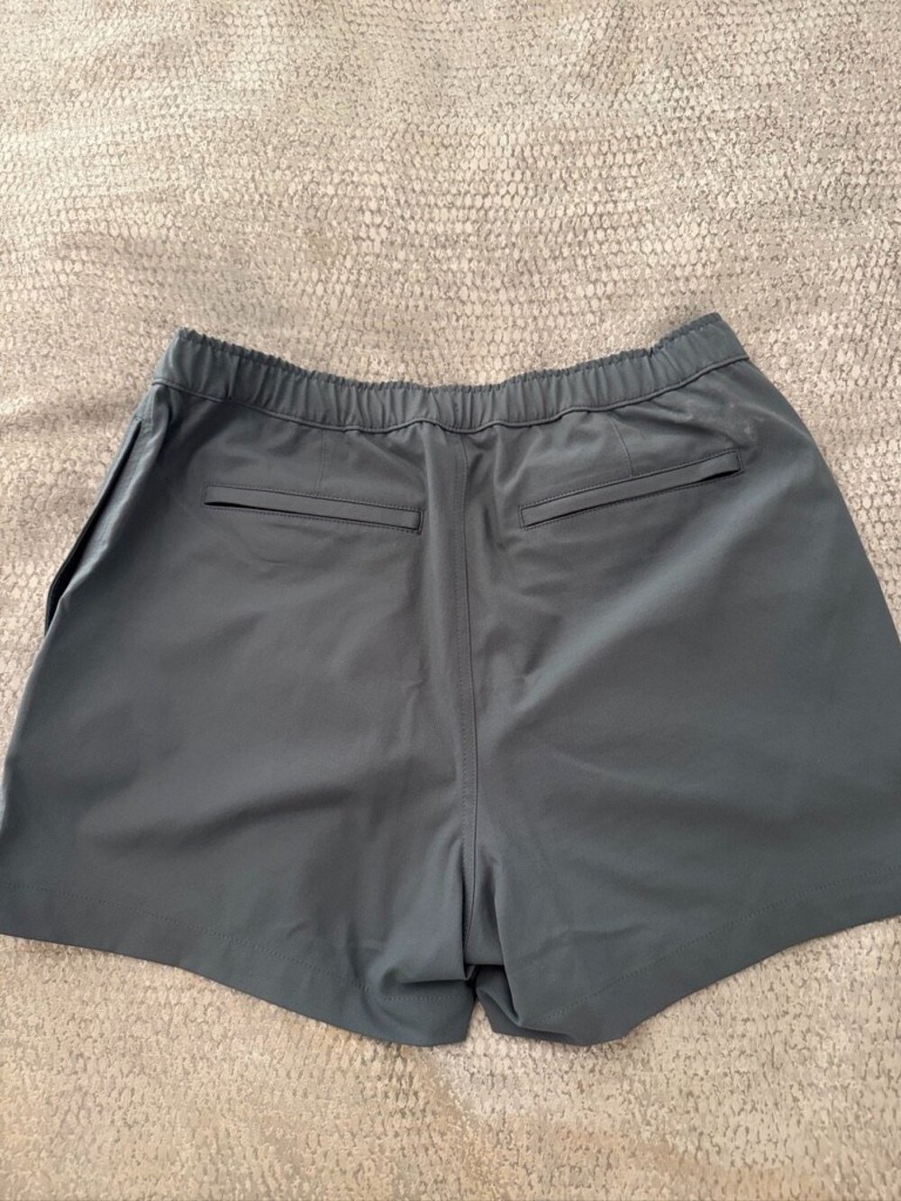Banana Republic 5" Performance Pull-On Short * Med - Picture 2 of 7